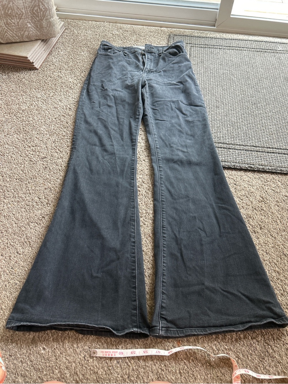 Abercrombie & Fitch The Flare jeans in washed black/charcoal 6 long.